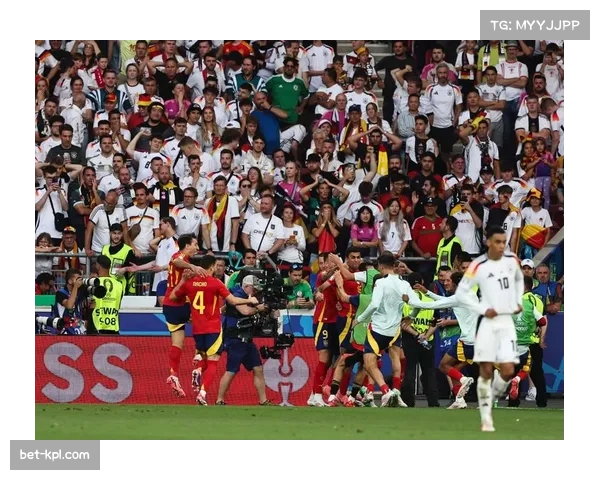 告别时刻:39岁的博努奇在赛前接受全队列队致敬,眼含热泪 告别时刻:39岁的博努奇在赛前接受全队列队致敬,眼含热泪